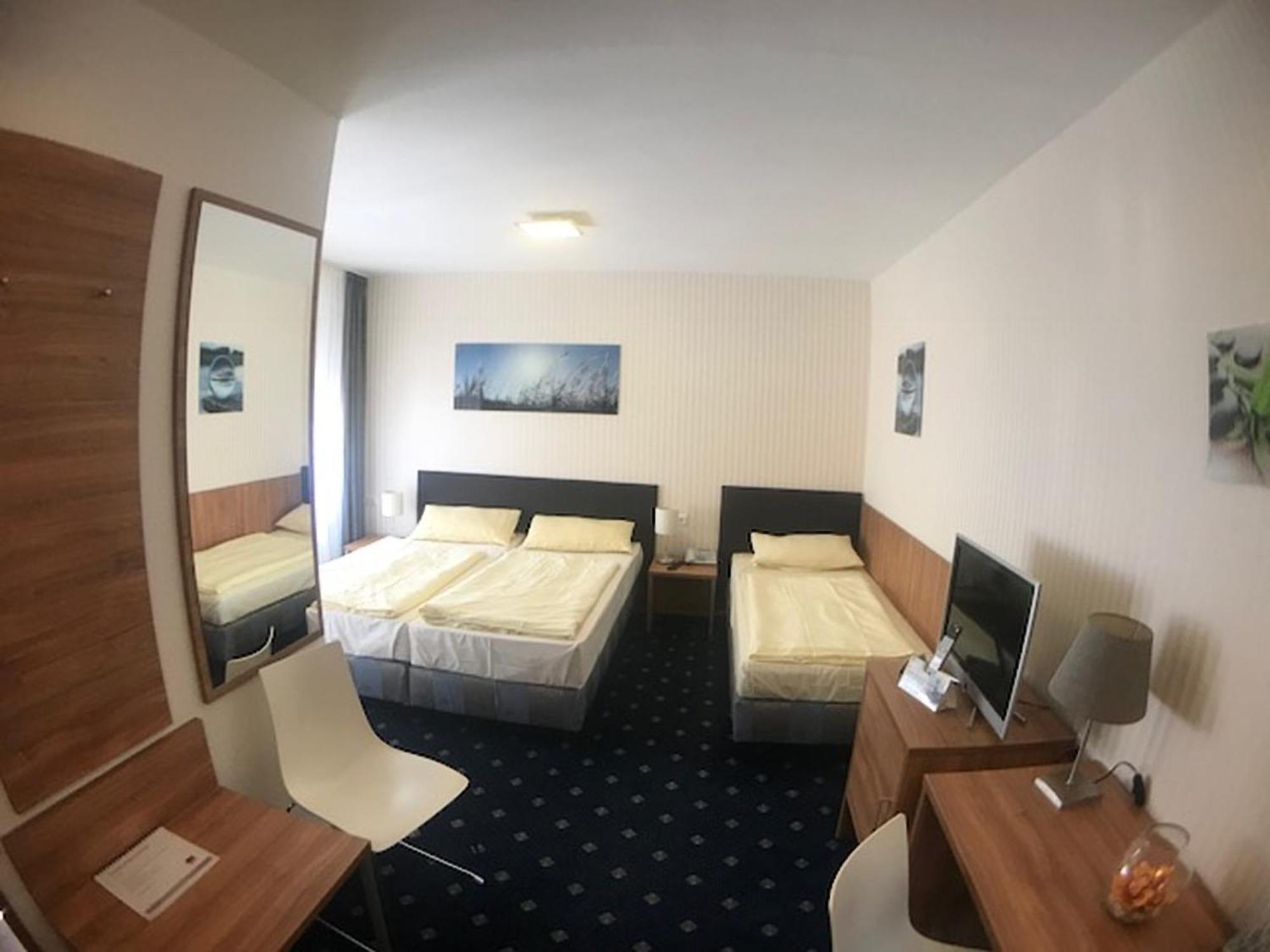 Hotel Benger Κρέφελντ Εξωτερικό φωτογραφία